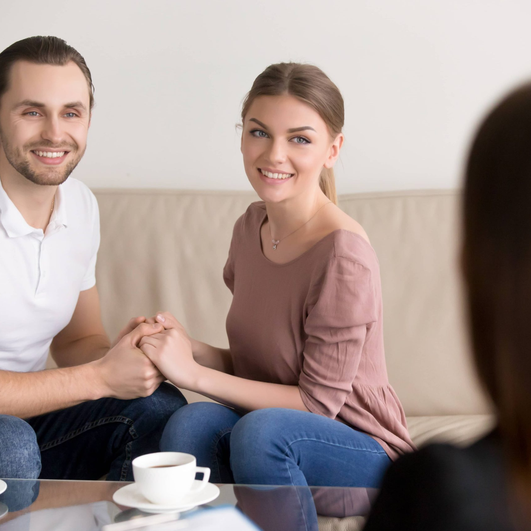 Sesión de terapia de pareja en Medellín para mejorar la comunicación y resolver conflictos.