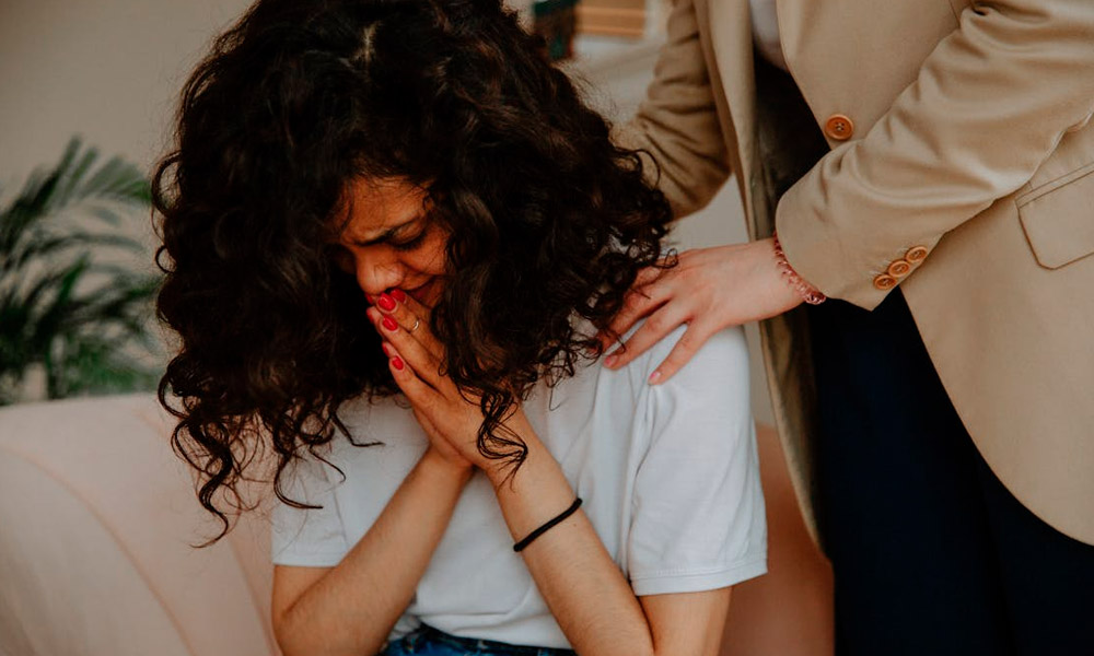 Sesión de terapia psicológica enfocada en apoyo emocional y bienestar mental.